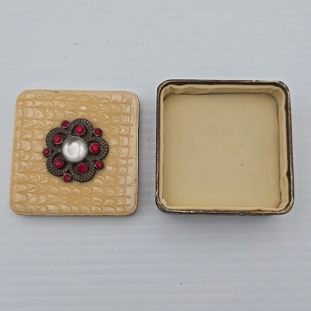 VTG Silver Plated‎ Trinket/ Pill Box Pearly Yellow Enamel w/ Velvet Lined Int.